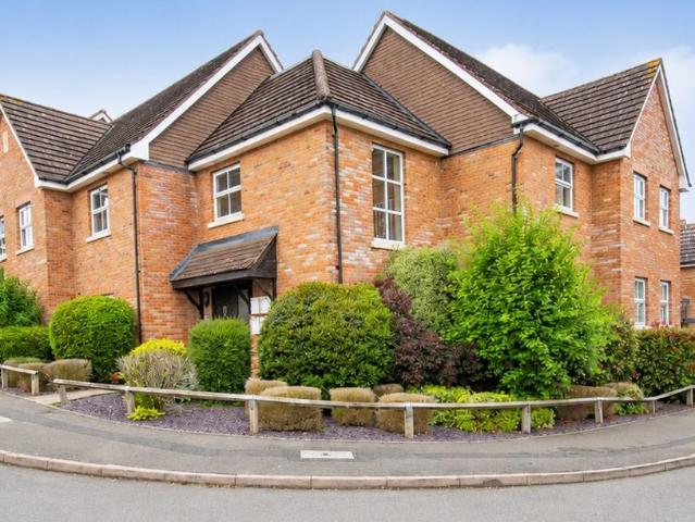 Flat for sale in Houlton, New Bilton
