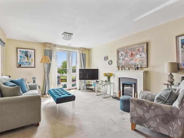 Flat for sale in Denham, Denham Green