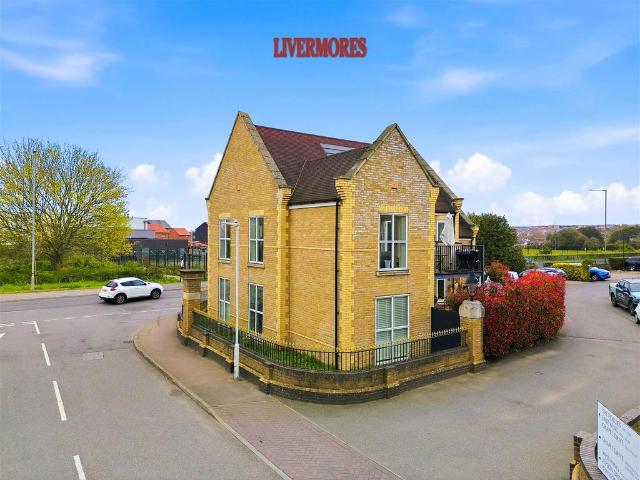 Flat for sale in Stone, Monks Orchard