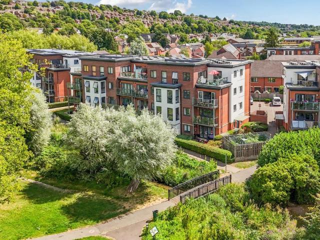 Flat for sale in Castlefield, Cressex