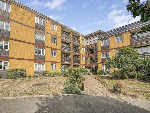 Flat for sale in Spelthorne, Surrey