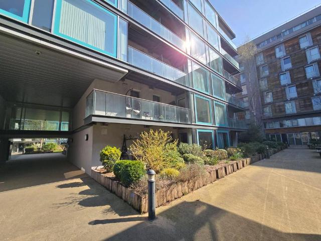 Flat for sale in Hayes, Greater London