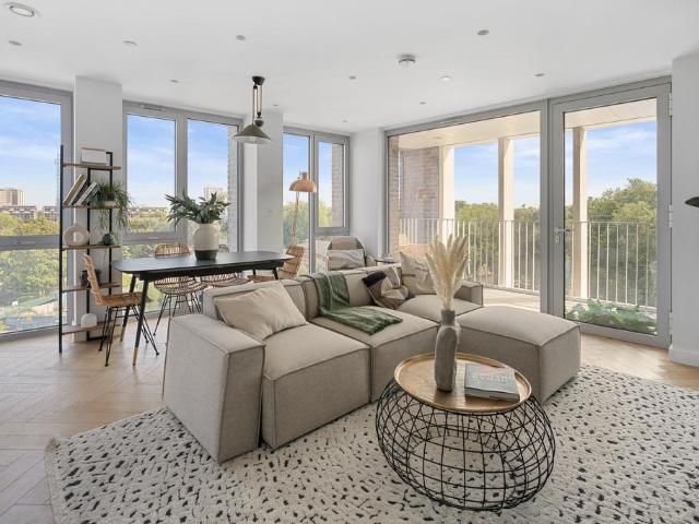 Flat for sale in Shacklewell, Greater London