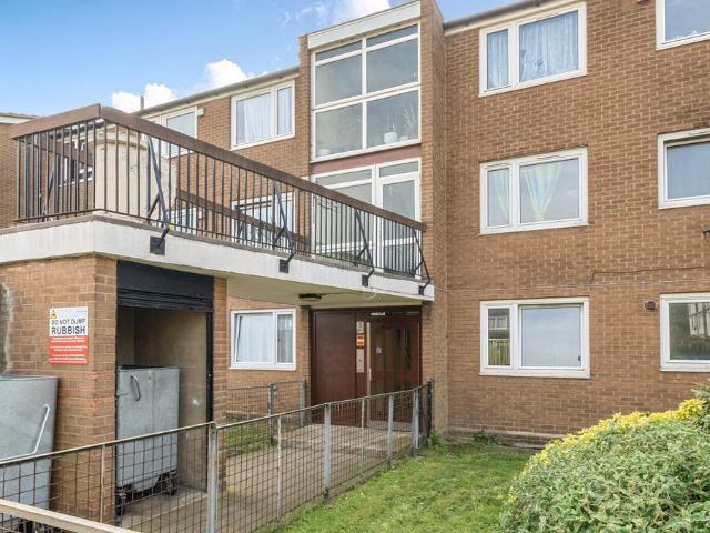 Flat for sale in Maryland, Greater London