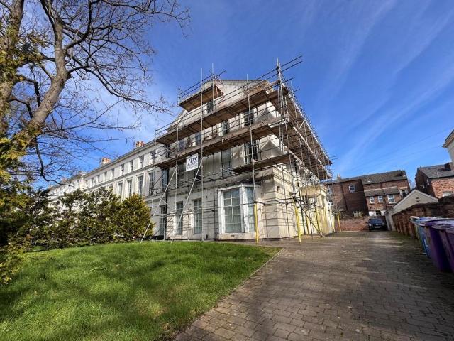 Flat for sale in Calderstones