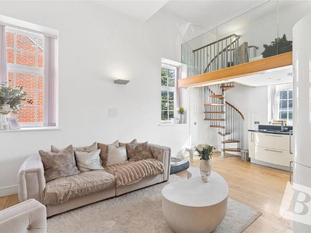 Flat for sale in Hornchurch, Greater London