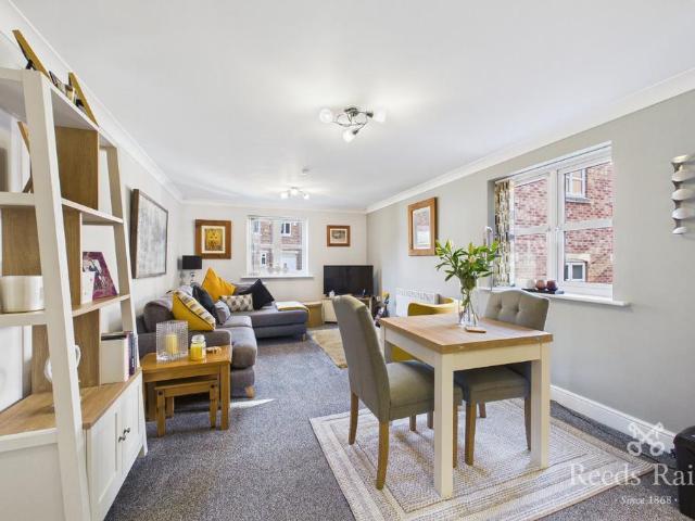 Flat for sale in West Yorkshire