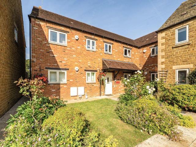 Flat for sale in Evershot, Oxfordshire