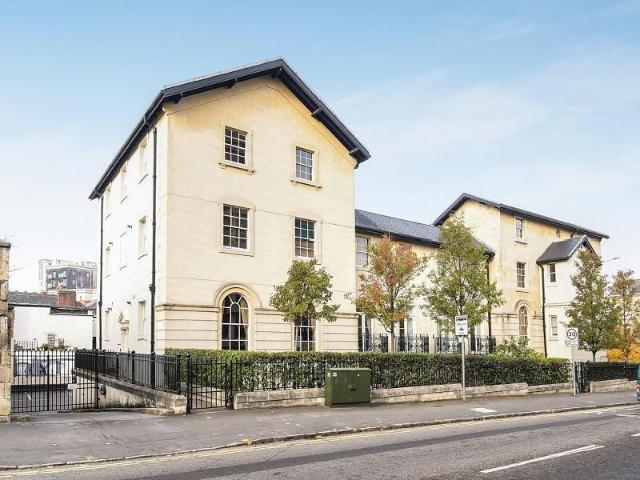 Flat for sale in Newtown, Reading