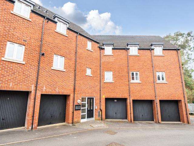 Flat for sale in Dursley, School House