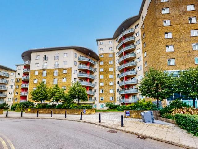 Flat for sale in Old Ford, Bow