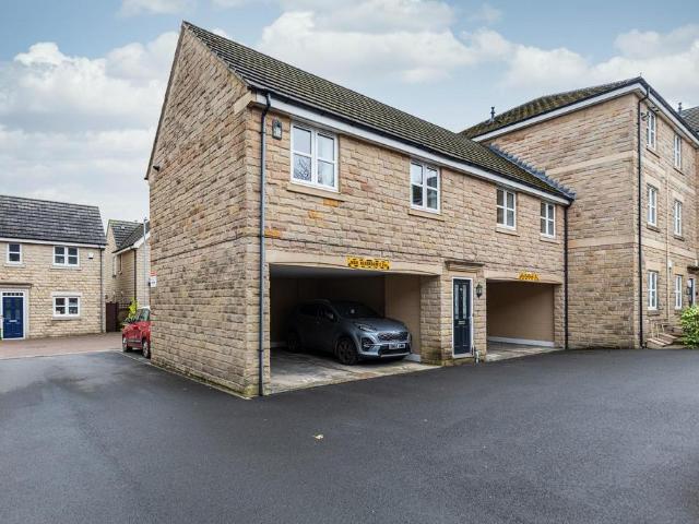 Flat for sale in Lindley, West Yorkshire