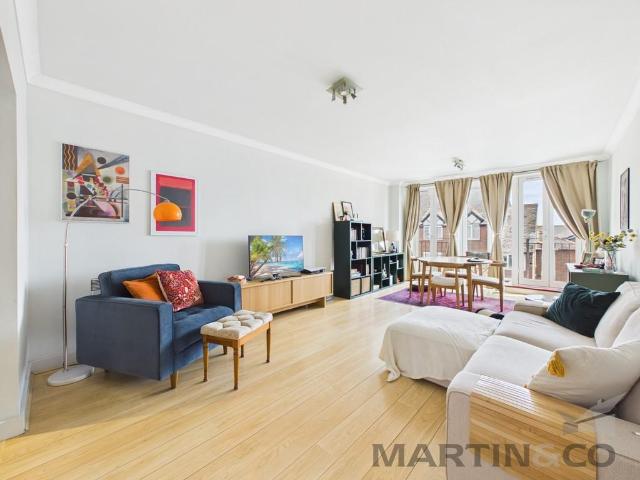 Flat for sale in St Albans, Five Acres
