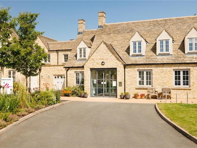 Flat for sale in Fossebridge, Gloucestershire