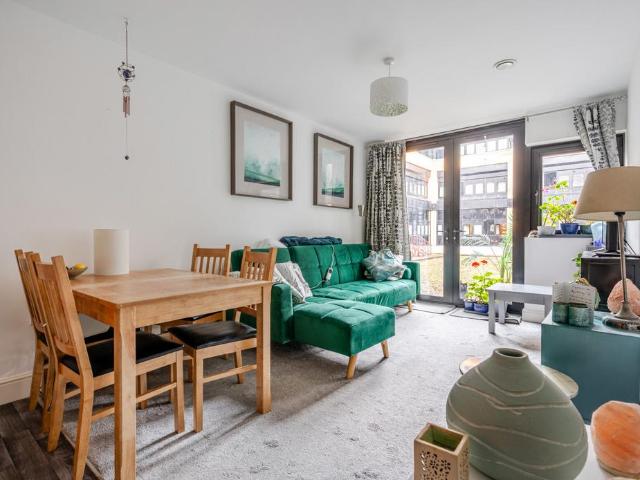 Flat for sale in Feckenham, City Of Bristol