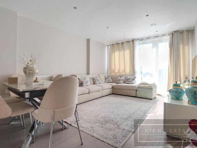 Flat for sale in New Southgate, Greater London