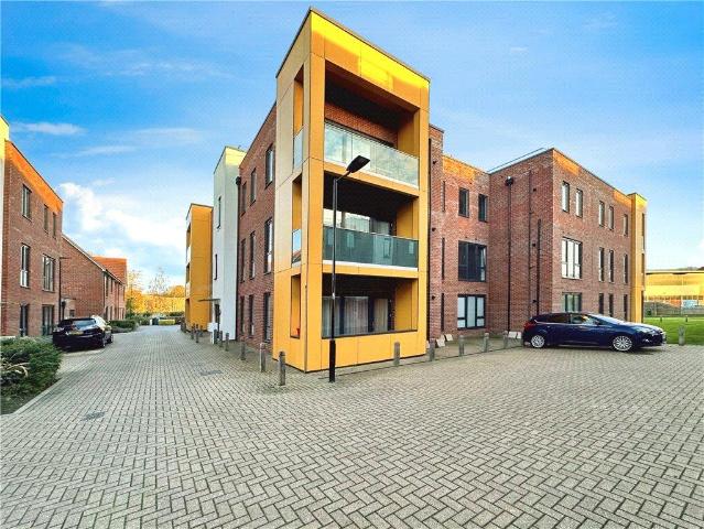 Flat for sale in Alton Barnes, Essex