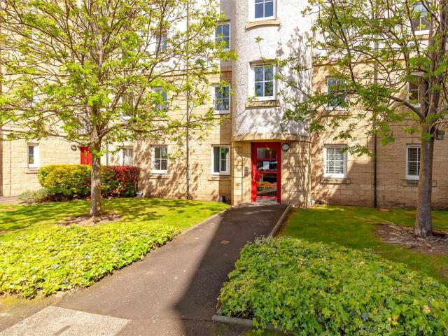 Flat for sale in North Leith, Scotland