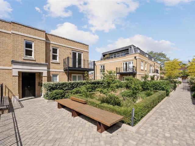 Flat for sale in Cottenham Park, Greater London