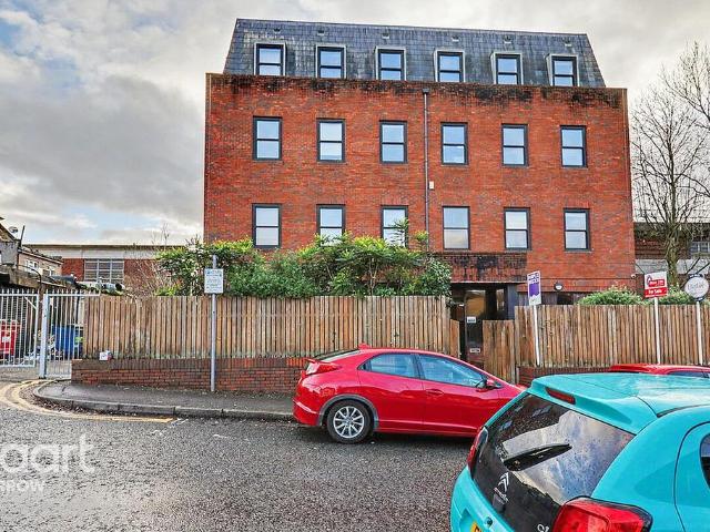 Flat for sale in Greater London