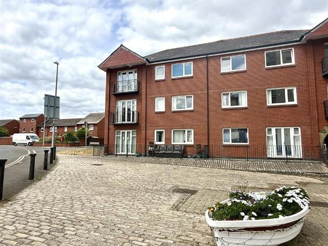 Flat for sale in Nangreaves, Wales