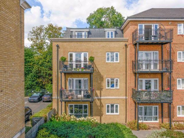 Flat for sale in Blackhills, Surrey