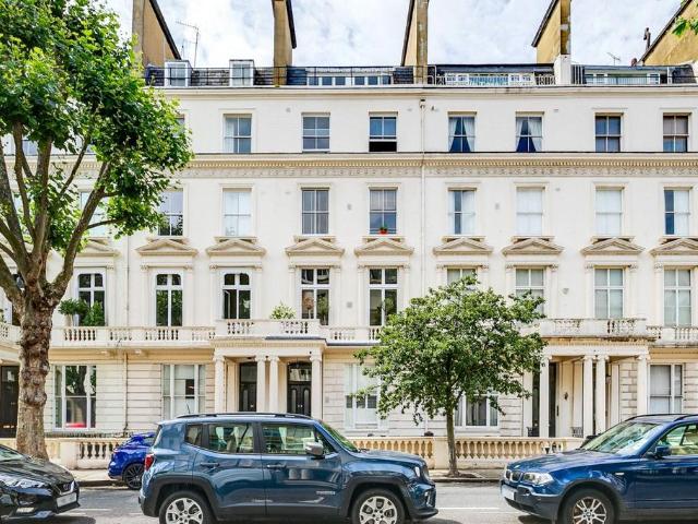 Flat for sale in Maida Vale, Greater London