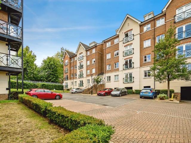 Flat for sale in Walton, Aylesbury