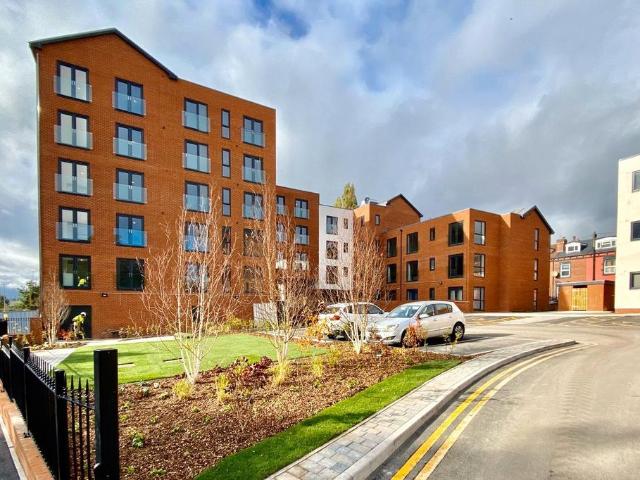 Flat for sale in West Yorkshire