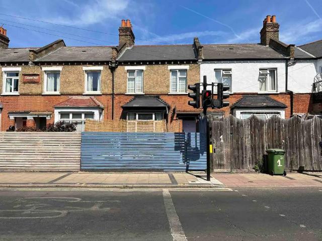 Flat for sale in Camberwell, Greater London