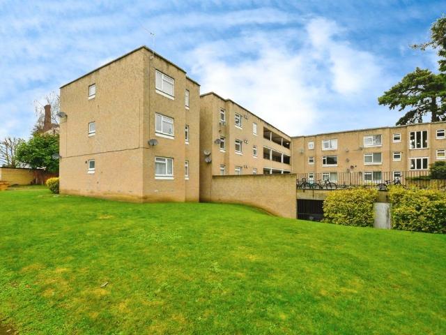 Flat for sale in Broxbourne, Hertfordshire