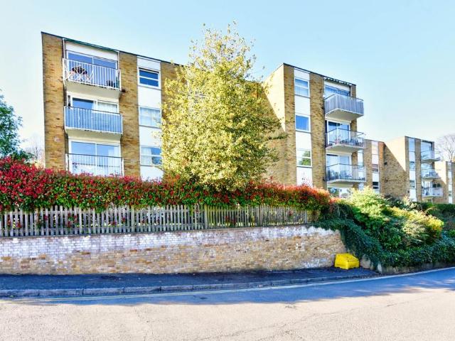 Flat for sale in Henley-on-Thames, Berrick Salome