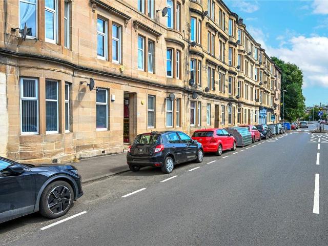 Flat for sale in Shawmoss, Langside