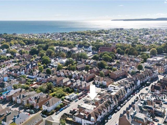 Flat for sale in Pokesdown, Bournemouth