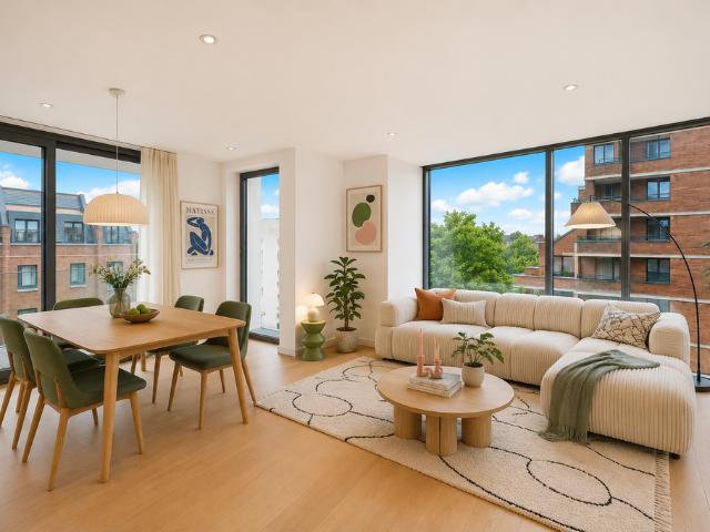 Flat for sale in Victoria, Greater London
