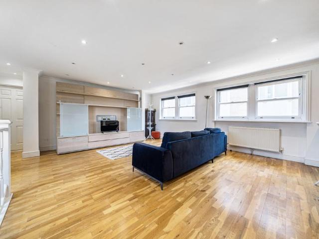 Flat for sale in Upper Norwood, Greater London