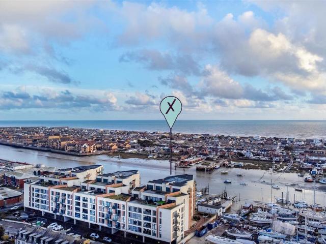 Flat for sale in Fishersgate, West Sussex