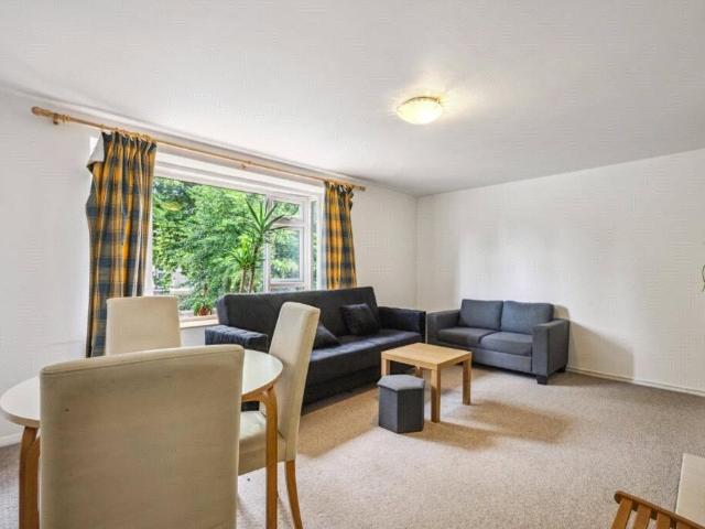 Flat for sale in Putney, Greater London