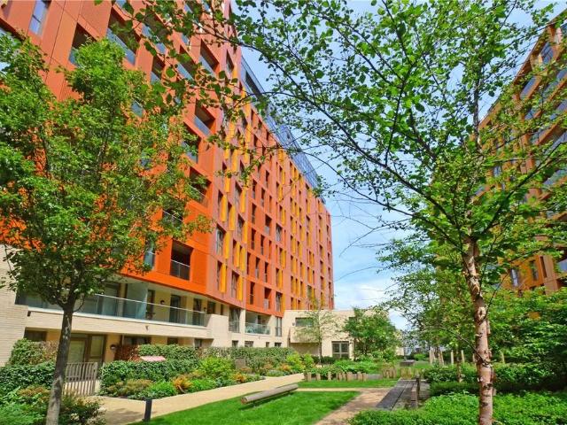 Flat for sale in East Greenwich, Greater London