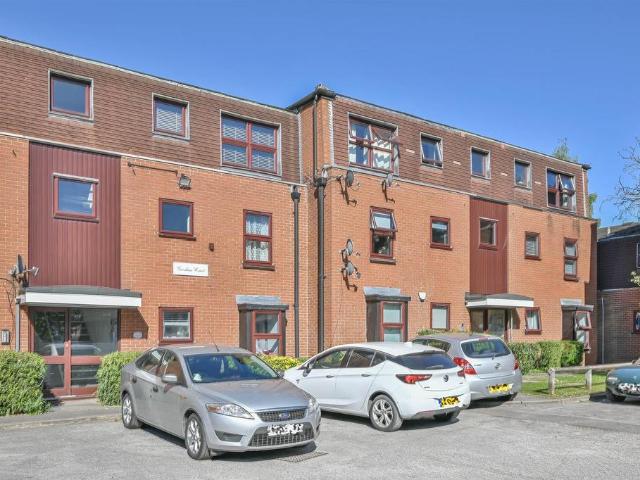 Flat for sale in Navestock Side, Essex