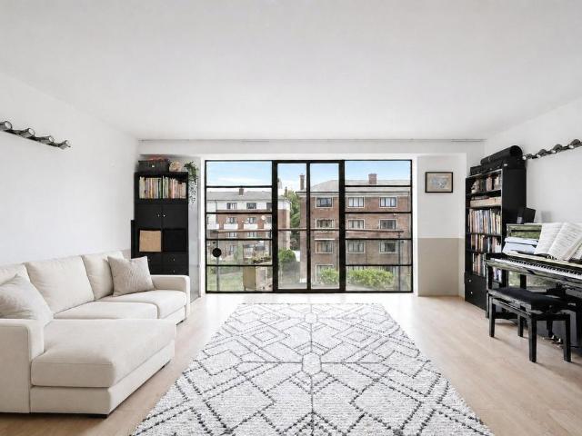 Flat for sale in Barnsbury, Greater London