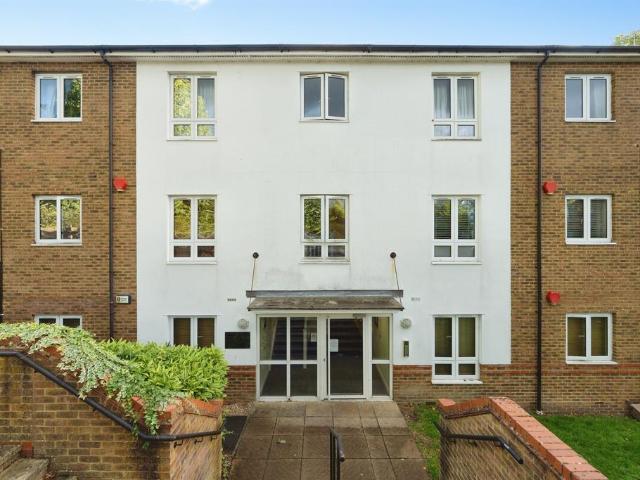 Flat for sale in Holywell Estate, Watford