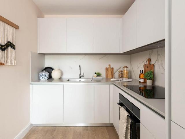 Flat for sale in Oval, Greater London