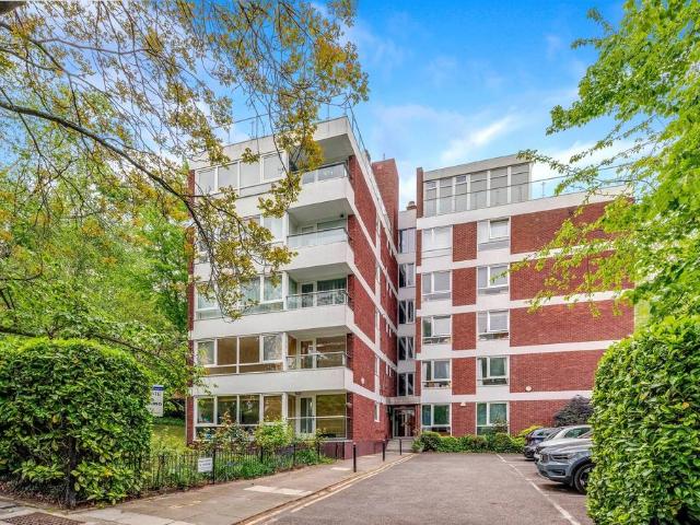 Flat for sale in South Hampstead, Greater London