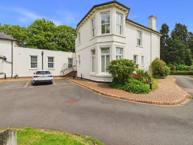 Flat for sale in Tettenhall, West Midlands