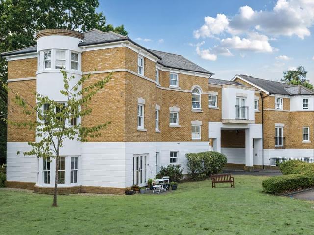 Flat for sale in London Borough of Lewisham, Blackheath