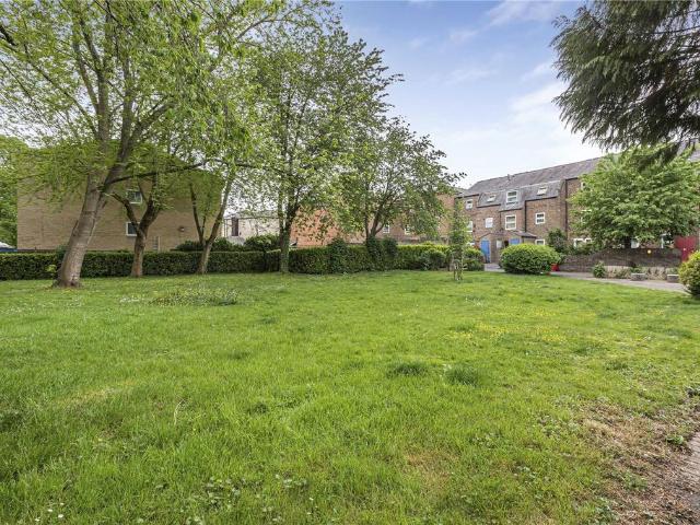 Flat for sale in The Slade, Oxfordshire