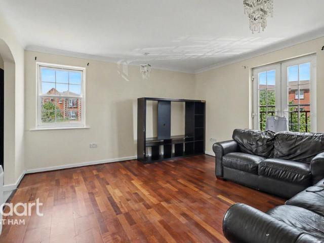 Flat for sale in Manor Park, Greater London