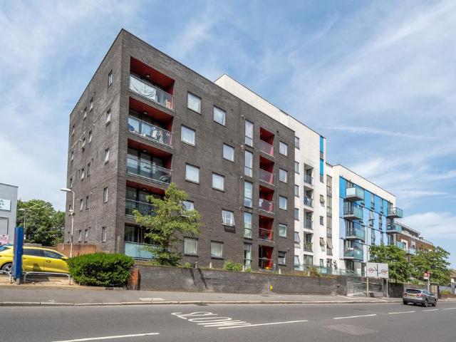 Flat for sale in Widmore, Greater London
