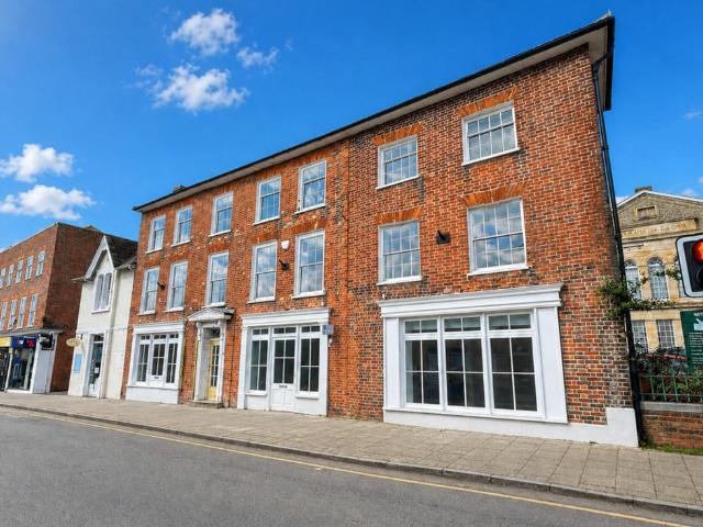 Flat for sale in Chipping Hill, Essex